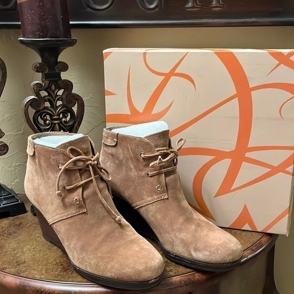 Via Spigo Mirren Suede Ankle Boots Size 8.5 - Picture 1 of 4